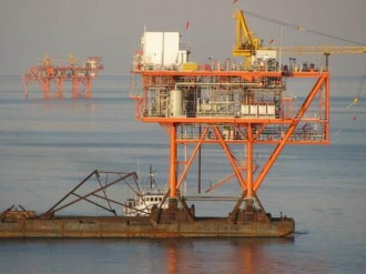 Refurbished Offshore Cranes